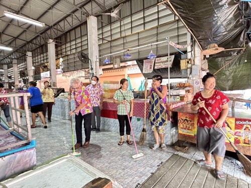 เทศบาลนครแม่สอด ลงพื้นที่ดำเนินการฉีดล้างทำความสะอาดตลาดสดบ้านเหนือ และตลาดสดชุมชนประชารักษ์	