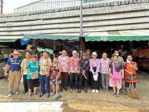 เทศบาลนครแม่สอด ลงพื้นที่ดำเนินการฉีดล้างทำความสะอาดตลาดสดบ้านเหนือ และตลาดสดชุมชนประชารักษ์	