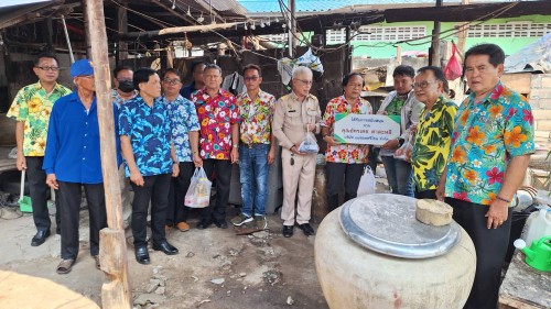 ทน.แม่สอด ลงพื้นที่เยี่ยมบ้านและมอบสิ่งของอุปโภคบริโภคให้ผู้ประสบภัยจากพายุฤดูร้อน