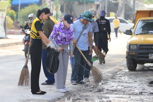 เทศบาลนครแม่สอด ดำเนินการทำความสะอาดหลังเทศกาลสงกรานต์