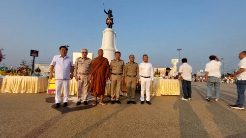 เทศบาลนครแม่สอด เข้าร่วมพิธีทำบุญครบรอบ 1 ปี วงเวียนสมเด็จพระเจ้าตากสินมหาราช