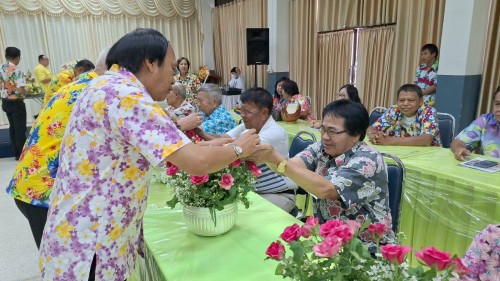 เทศบาลนครแม่สอด ร่วมงานรดน้ำดำหัวของชมรมข้าราชการครูบำนาญเทศบาลนครแม่สอด 