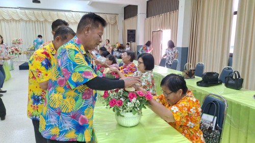 เทศบาลนครแม่สอด ร่วมงานรดน้ำดำหัวของชมรมข้าราชการครูบำนาญเทศบาลนครแม่สอด 