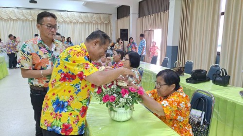 เทศบาลนครแม่สอด ร่วมงานรดน้ำดำหัวของชมรมข้าราชการครูบำนาญเทศบาลนครแม่สอด 