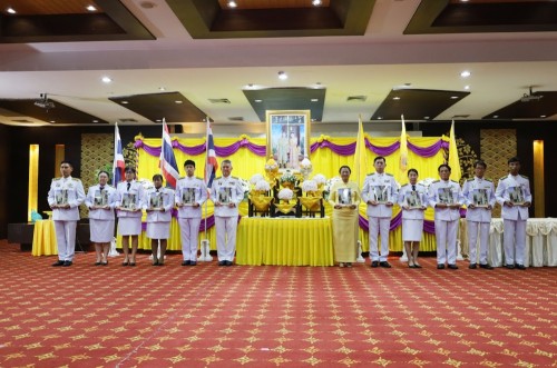 ทน.แม่สอด เข้าร่วมพิธีรับพระราชทานพระบรมฉายาลักษณ์ พระบาทสมเด็จพระเจ้าอยู่หัวที่ฉายกับสมเด็จพระนางเจ้าฯ  พระบรมราชินี