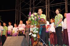 นักท่องเที่ยวชาวไทย ชาวพม่า และต่างชาติ นับ 10,000 คน ร่วมงาน แม่สอด – เมียวดี มิดไนท์สงกรานต์ เฟสติวัล 2013