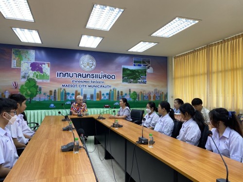 ทน.แม่สอด มอบใบประกาศเกียรติบัตร ผู้ผ่านการฝึกประสบการณ์ ด้านการแพทย์และสาธารณสุข คลินิกชุมชนอบอุ่นเทศบาลนครแม่สอด