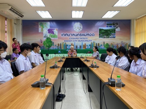 ทน.แม่สอด มอบใบประกาศเกียรติบัตร ผู้ผ่านการฝึกประสบการณ์ ด้านการแพทย์และสาธารณสุข คลินิกชุมชนอบอุ่นเทศบาลนครแม่สอด