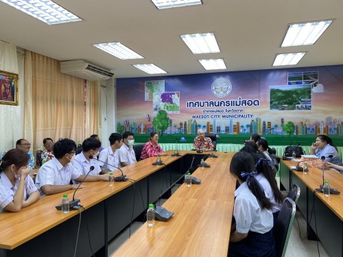 ทน.แม่สอด มอบใบประกาศเกียรติบัตร ผู้ผ่านการฝึกประสบการณ์ ด้านการแพทย์และสาธารณสุข คลินิกชุมชนอบอุ่นเทศบาลนครแม่สอด