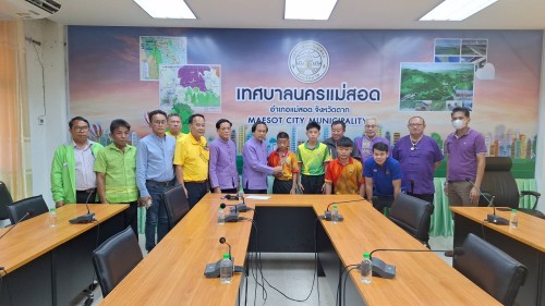 เทศบาลนครแม่สอด ร่วมแสดงความยินดีกับนักกีฬาชกมวย ที่ได้รับรางวัลเหรียญทองการแข่งขันมวยสากลยุวชนแห่งประเทศไทย 2567