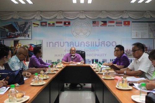 ทน.แม่สอด จัดประชุมการตรวจสอบข้อมูลจำนวนประชากรในพื้นที่ชุมชน