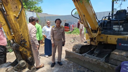 ทน.แม่สอด ลงพื้นที่ติดตามความเรียบร้อยการก่อสร้างรางระบายน้ำ
