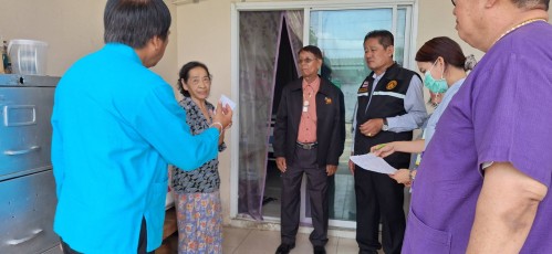 เทศบาลนครแม่สอด ลงพื้นที่มอบสิ่งของอุปโภคบริโภคให้แก่ผู้สูงอายุและผู้ป่วยติดเตียง