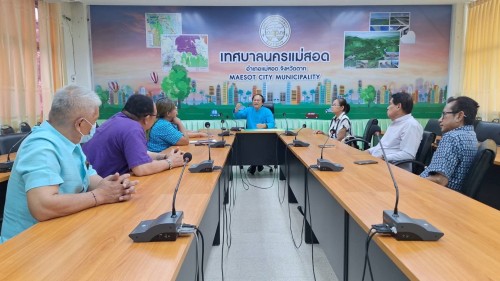 เทศบาลนครแม่สอด มอบเงินช่วยเหลือแก่ผู้ประสบเหตุวาตภัย