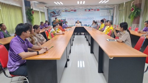 เทศบาลนครแม่สอด ประชุมหารือแนวทางการลอกท่อระบายน้ำ ถนนประสาทวิถี เพื่อป้องกันน้ำท่วมในช่วงฤดูฝน