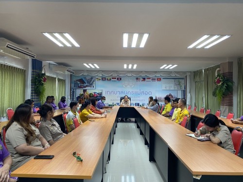 เทศบาลนครแม่สอด ประชุมหารือแนวทางการลอกท่อระบายน้ำ ถนนประสาทวิถี เพื่อป้องกันน้ำท่วมในช่วงฤดูฝน