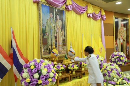 เทศบาลนครแม่สอด จัดพิธีรับพระราชทานพระบรมฉายาลักษณ์ พระบาทสมเด็จพระเจ้าอยู่หัว ที่ฉายกับสมเด็จพระนางเจ้าฯ พระบรมราชินี