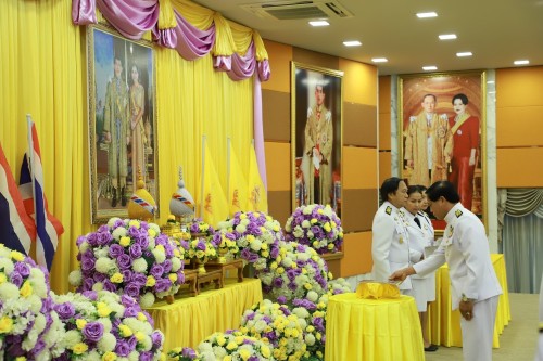 เทศบาลนครแม่สอด จัดพิธีรับพระราชทานพระบรมฉายาลักษณ์ พระบาทสมเด็จพระเจ้าอยู่หัว ที่ฉายกับสมเด็จพระนางเจ้าฯ พระบรมราชินี