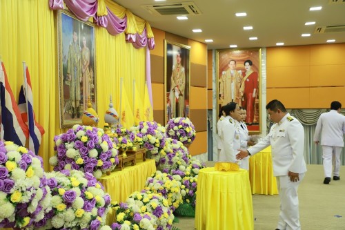 เทศบาลนครแม่สอด จัดพิธีรับพระราชทานพระบรมฉายาลักษณ์ พระบาทสมเด็จพระเจ้าอยู่หัว ที่ฉายกับสมเด็จพระนางเจ้าฯ พระบรมราชินี
