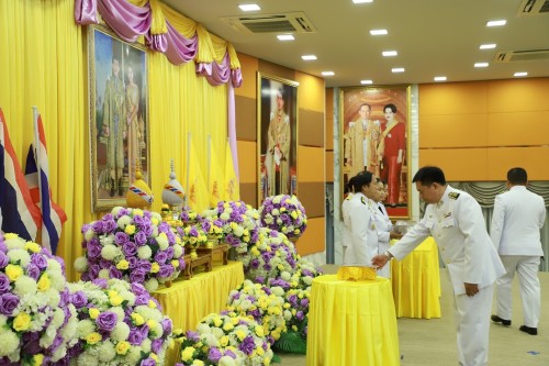 เทศบาลนครแม่สอด จัดพิธีรับพระราชทานพระบรมฉายาลักษณ์ พระบาทสมเด็จพระเจ้าอยู่หัว ที่ฉายกับสมเด็จพระนางเจ้าฯ พระบรมราชินี
