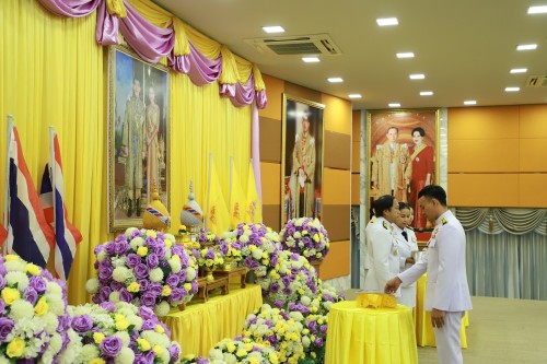 เทศบาลนครแม่สอด จัดพิธีรับพระราชทานพระบรมฉายาลักษณ์ พระบาทสมเด็จพระเจ้าอยู่หัว ที่ฉายกับสมเด็จพระนางเจ้าฯ พระบรมราชินี