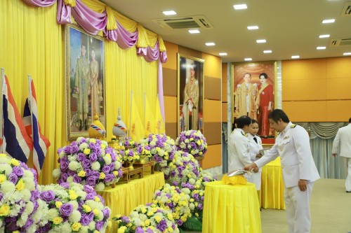 เทศบาลนครแม่สอด จัดพิธีรับพระราชทานพระบรมฉายาลักษณ์ พระบาทสมเด็จพระเจ้าอยู่หัว ที่ฉายกับสมเด็จพระนางเจ้าฯ พระบรมราชินี