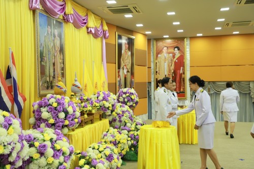 เทศบาลนครแม่สอด จัดพิธีรับพระราชทานพระบรมฉายาลักษณ์ พระบาทสมเด็จพระเจ้าอยู่หัว ที่ฉายกับสมเด็จพระนางเจ้าฯ พระบรมราชินี