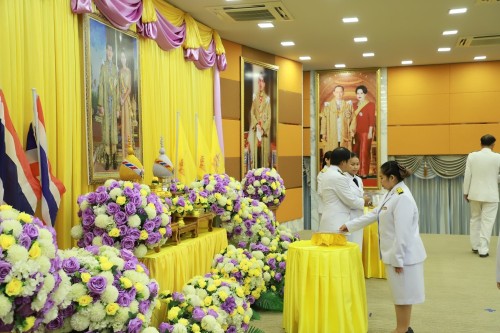 เทศบาลนครแม่สอด จัดพิธีรับพระราชทานพระบรมฉายาลักษณ์ พระบาทสมเด็จพระเจ้าอยู่หัว ที่ฉายกับสมเด็จพระนางเจ้าฯ พระบรมราชินี