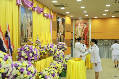 เทศบาลนครแม่สอด จัดพิธีรับพระราชทานพระบรมฉายาลักษณ์ พระบาทสมเด็จพระเจ้าอยู่หัว ที่ฉายกับสมเด็จพระนางเจ้าฯ พระบรมราชินี