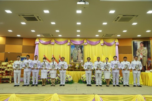เทศบาลนครแม่สอด จัดพิธีรับพระราชทานพระบรมฉายาลักษณ์ พระบาทสมเด็จพระเจ้าอยู่หัว ที่ฉายกับสมเด็จพระนางเจ้าฯ พระบรมราชินี