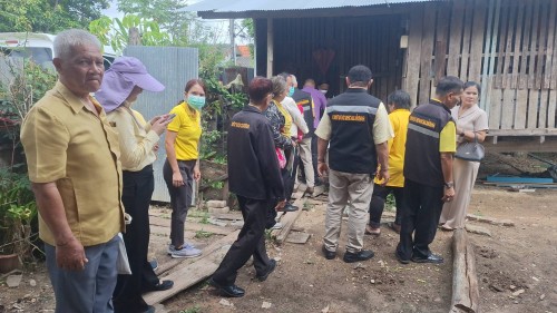 ทน.แม่สอด ลงพื้นที่มอบสิ่งของอุปโภคบริโภคให้แก่ผู้สูงอายุและผู้ป่วยติดเตียง