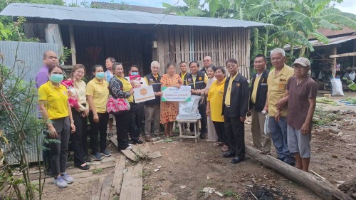 ทน.แม่สอด ลงพื้นที่มอบสิ่งของอุปโภคบริโภคให้แก่ผู้สูงอายุและผู้ป่วยติดเตียง