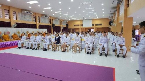 เทศบาลนครแม่สอด เข้าร่วมทำบุญตักบาตรถวายเป็นพระราชกุศล เนื่องในโอกาสวันเฉลิมพระชนมพรรษาสมเด็จพระนางเจ้าฯ พระบรมราชินี