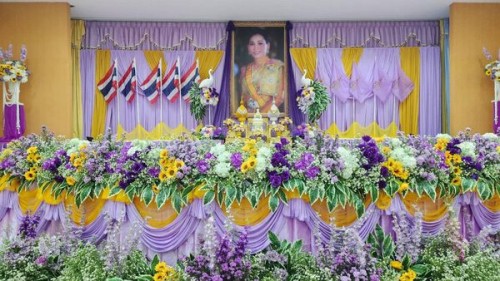 เทศบาลนครแม่สอด เข้าร่วมทำบุญตักบาตรถวายเป็นพระราชกุศล เนื่องในโอกาสวันเฉลิมพระชนมพรรษาสมเด็จพระนางเจ้าฯ พระบรมราชินี