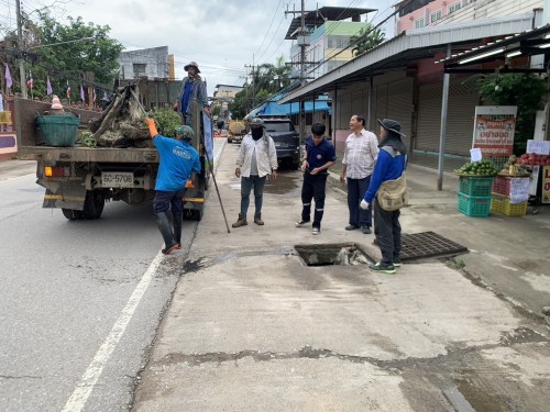 เทศบาลนครแม่สอด ลงพื้นที่สำรวจลำห้วยและขุดลอกท่อระบายน้ำเตรียมความพร้อมรองรับฤดูฝน