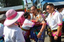 ประธานรัฐสภา (นายสมศักดิ์ เกียรติสุรนนท์)เปิดขบวนแห่สงกรานต์เทศบาลนครแม่สอด 