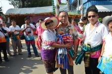 ประธานรัฐสภา (นายสมศักดิ์ เกียรติสุรนนท์)เปิดขบวนแห่สงกรานต์เทศบาลนครแม่สอด 