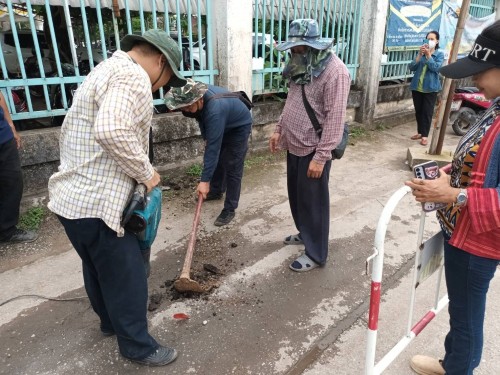 เทศบาลนครแม่สอด ลงพื้นที่ดำเนินการดูดโคลนและขุดลอกท่อระบายน้ำในเขตพื้นที่เทศบาลนครแม่สอด