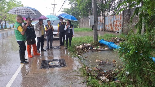 ทน.แม่สอด ลงพื้นที่เร่งแก้ไขและติดตามสถานการณ์น้ำในเขตเทศบาลนครแม่สอด