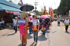 ประธานรัฐสภา (นายสมศักดิ์ เกียรติสุรนนท์)เปิดขบวนแห่สงกรานต์เทศบาลนครแม่สอด 