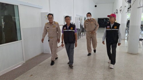 ทน.แม่สอด ลงพื้นที่ติดตามความเรียบร้อยการปรับภูมิทัศน์และการปรับปรุงภายในอาคารสุสานหลวง
