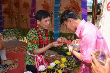 ประธานรัฐสภา (นายสมศักดิ์ เกียรติสุรนนท์)เปิดขบวนแห่สงกรานต์เทศบาลนครแม่สอด 