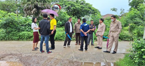 เทศบาลนครแม่สอด ลงพื้นที่ติดตามการเตรียมการก่อสร้างถนนและสำรวจพื้นที่ขุดลอกท่อระบายน้ำในเขตเทศบาลนครแม่สอด