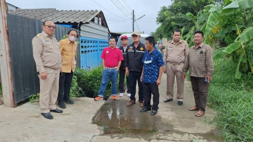 เทศบาลนครแม่สอด ลงพื้นที่ติดตามการเตรียมการก่อสร้างถนนและสำรวจพื้นที่ขุดลอกท่อระบายน้ำในเขตเทศบาลนครแม่สอด