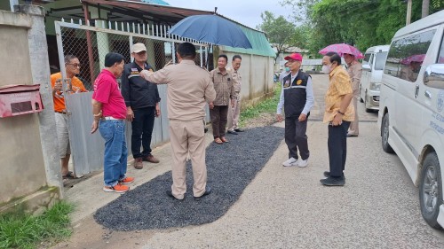 เทศบาลนครแม่สอด ลงพื้นที่ติดตามการเตรียมการก่อสร้างถนนและสำรวจพื้นที่ขุดลอกท่อระบายน้ำในเขตเทศบาลนครแม่สอด