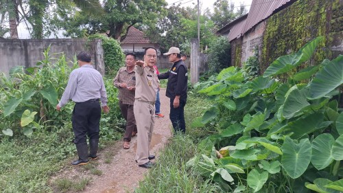 เทศบาลนครแม่สอด ลงพื้นที่ติดตามการเตรียมการก่อสร้างถนนและสำรวจพื้นที่ขุดลอกท่อระบายน้ำในเขตเทศบาลนครแม่สอด