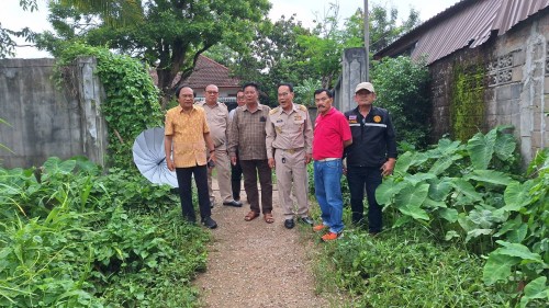 เทศบาลนครแม่สอด ลงพื้นที่ติดตามการเตรียมการก่อสร้างถนนและสำรวจพื้นที่ขุดลอกท่อระบายน้ำในเขตเทศบาลนครแม่สอด
