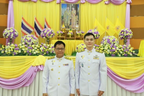 เทศบาลนครแม่สอด จัดพิธีรับพระราชทานพระบรมฉายาลักษณ์ พระบาทสมเด็จพระเจ้าอยู่หัว ที่ฉายกับสมเด็จพระนางเจ้าฯ พระบรมราชินี