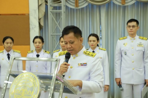 เทศบาลนครแม่สอด จัดพิธีรับพระราชทานพระบรมฉายาลักษณ์ พระบาทสมเด็จพระเจ้าอยู่หัว ที่ฉายกับสมเด็จพระนางเจ้าฯ พระบรมราชินี