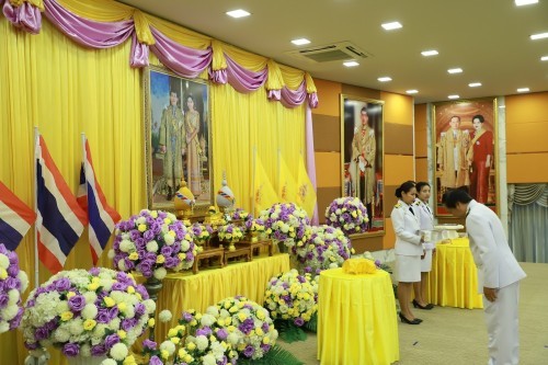 เทศบาลนครแม่สอด จัดพิธีรับพระราชทานพระบรมฉายาลักษณ์ พระบาทสมเด็จพระเจ้าอยู่หัว ที่ฉายกับสมเด็จพระนางเจ้าฯ พระบรมราชินี